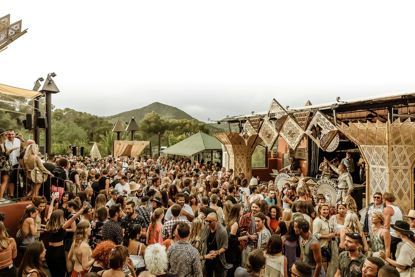 Cova Santa Ibiza: A lively crowd enjoying the beach club atmosphere with music and dance